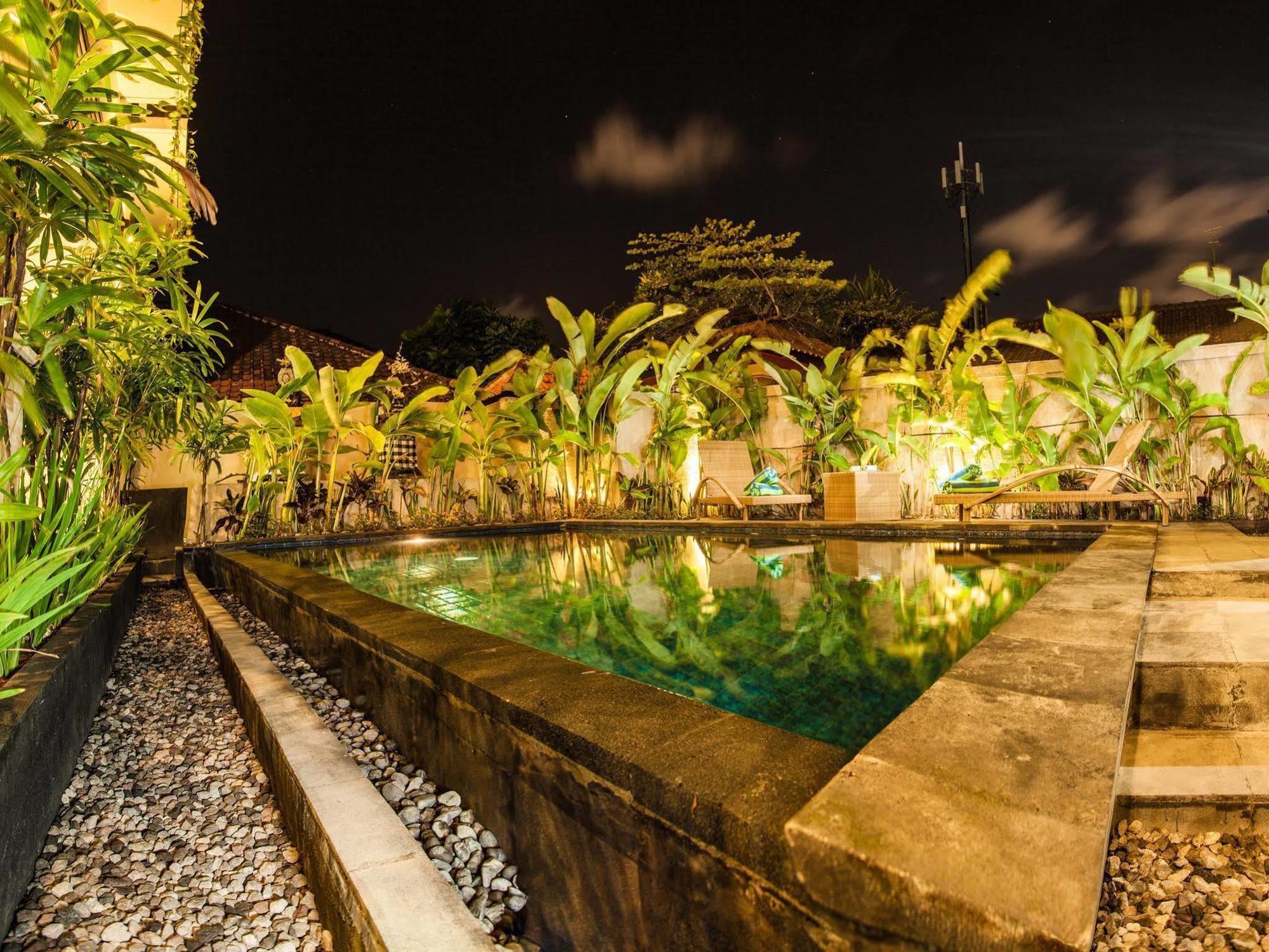 Luckys Guest House Kuta Lombok Exterior foto